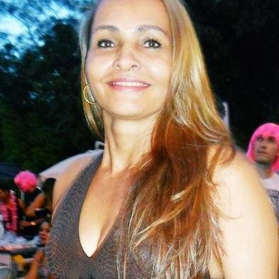 Assessora parlamentar, flamenguista, esportista, irmã e amiga das minhas 3 lindas filhas !!