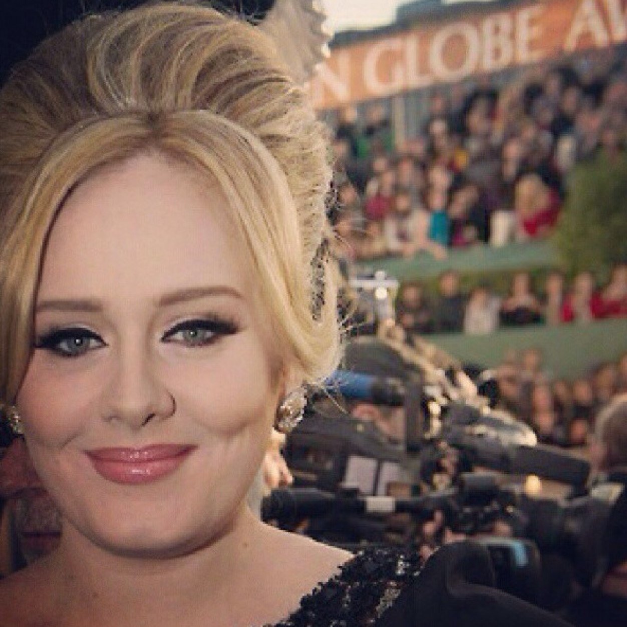 AdeleForLife's profile picture. I love you more than everything @OfficialAdele ❤