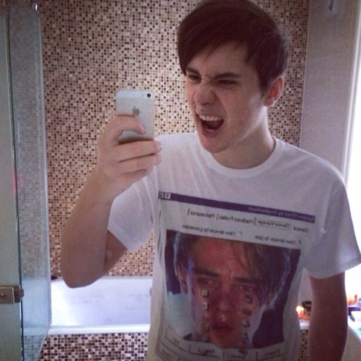 hey hi this is a follow bc i think ur rad if you could follow my main @danbemyphil that would g reat idk