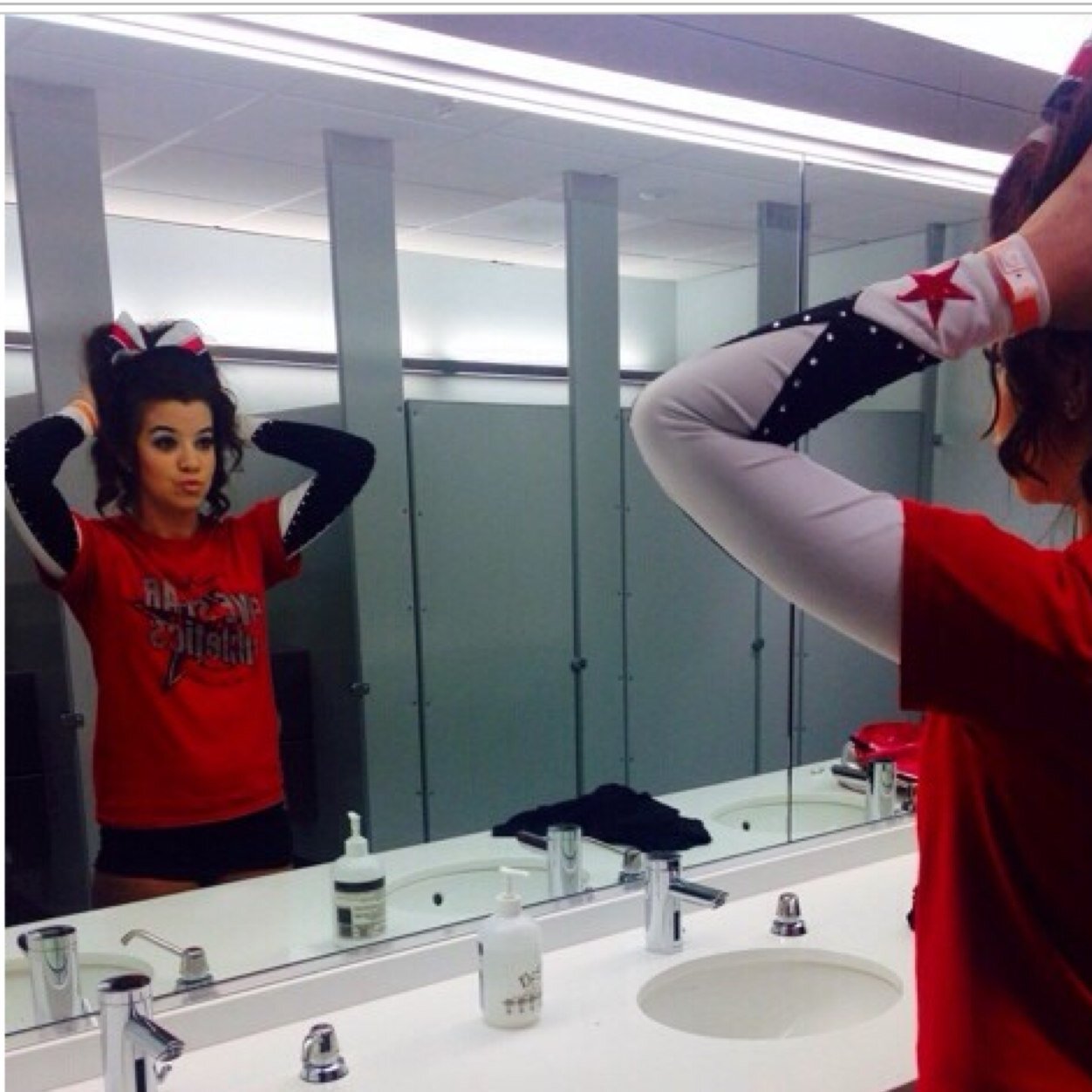 Cheerleader|Bullied|geting through it|1 Owner|