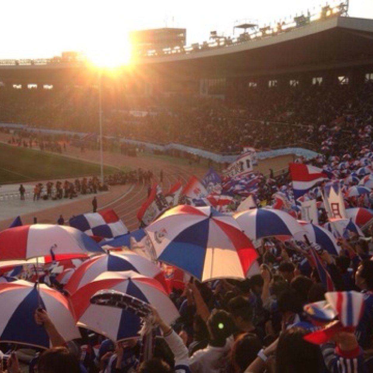 サッカー用アカ。マリノスサポです。気軽にフォローお願いします。無言フォローすみません。よければフォロバお願いします。