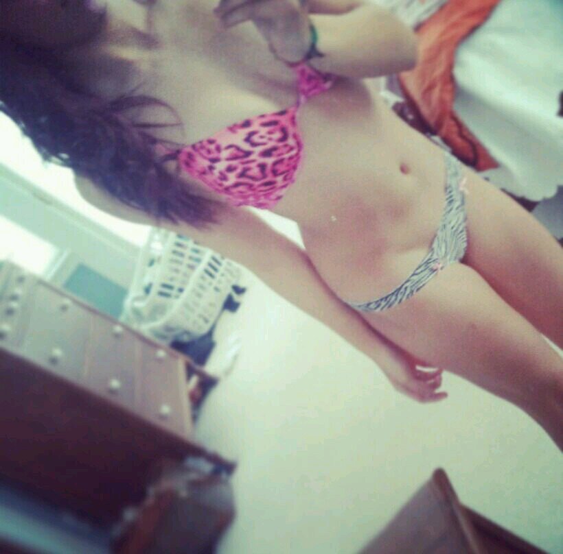 Im a male and I would love to see your pics ladies. Snapchat:DickWilliamson Kik:SnapchatandKikNudes