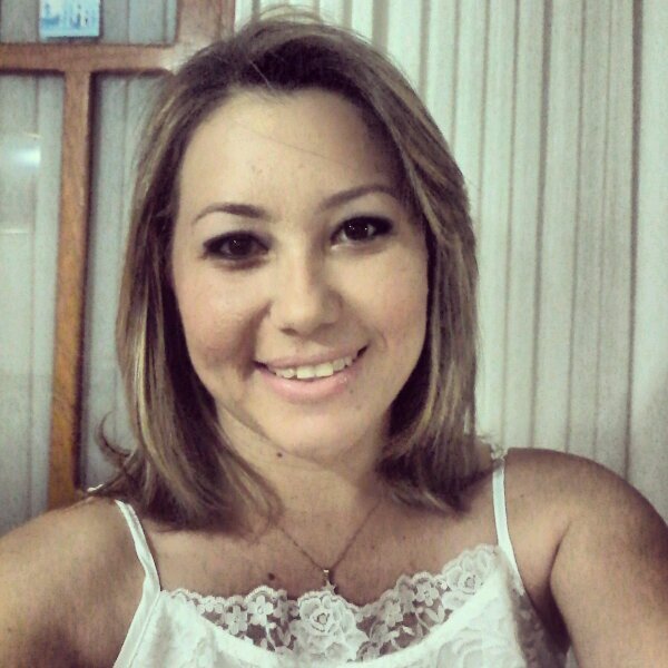 Guarda-me como a menina dos teus olhos, esconde-me debaixo da sombra das suas asas, Deus meu.