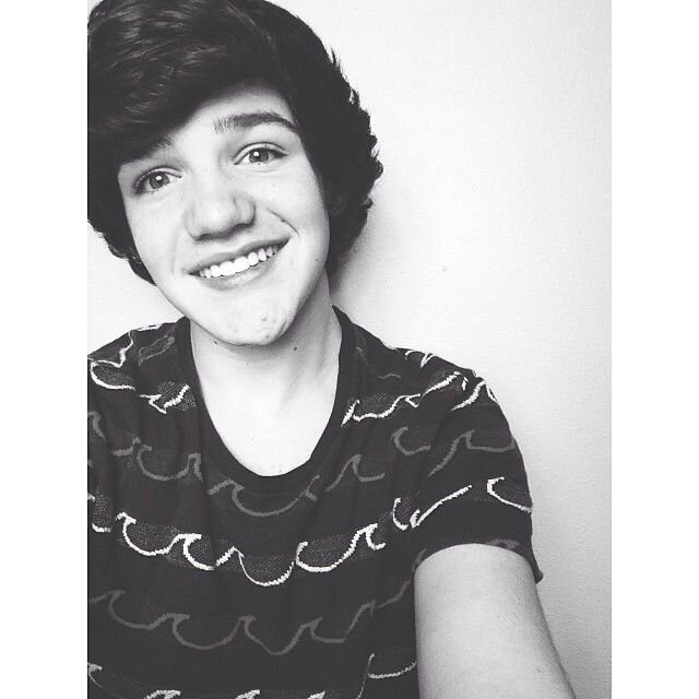 free follow. follow @simplyespinosa she follows back similar ((if you ask))