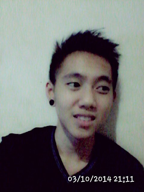 laki2 orng tomohon,kls 12@SMK katolik sta.familia tomohon,stts:lajang..birth:20/10/97..follback guys..