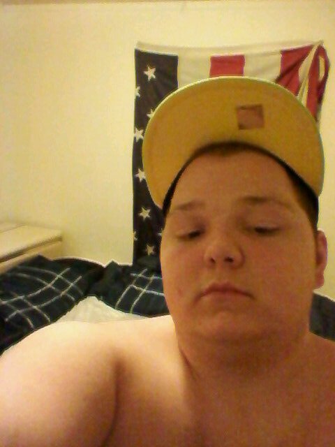 im 18 i love rap music follow me i follow back