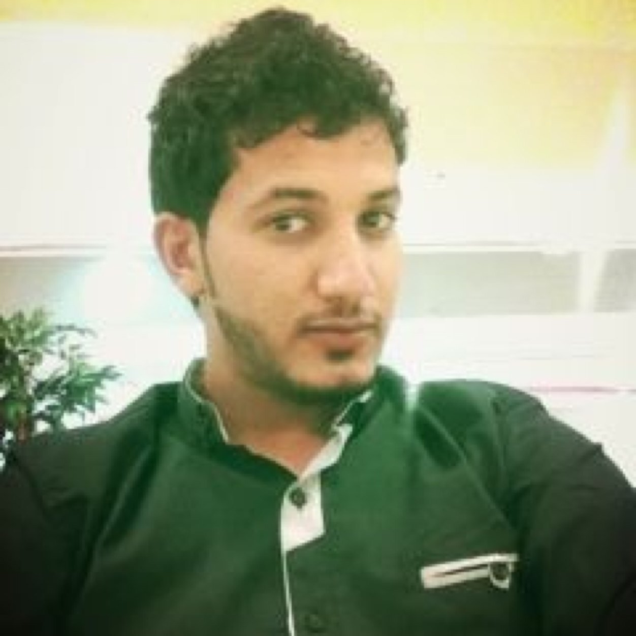 جزءًا مَنيّ عآشْ لكِ والأخرْ مآت بكِ .((المدينه المنوره))