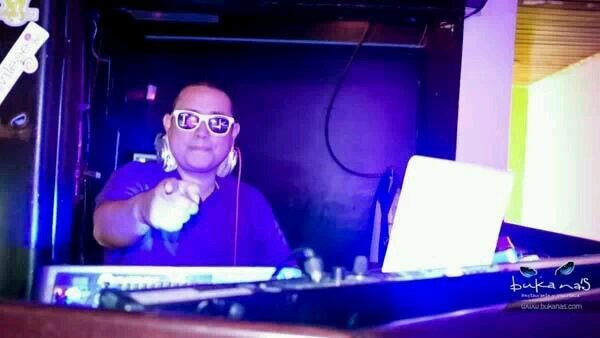 Dj desde hace 12 año de bukana's Casado y super enamorado de mi Hija y Esposa!