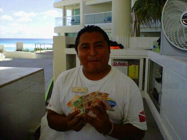 me gusta el mar y el sol por que en el mar la  vida es mas sabrosa acompañada de un buena piña colada!!!!