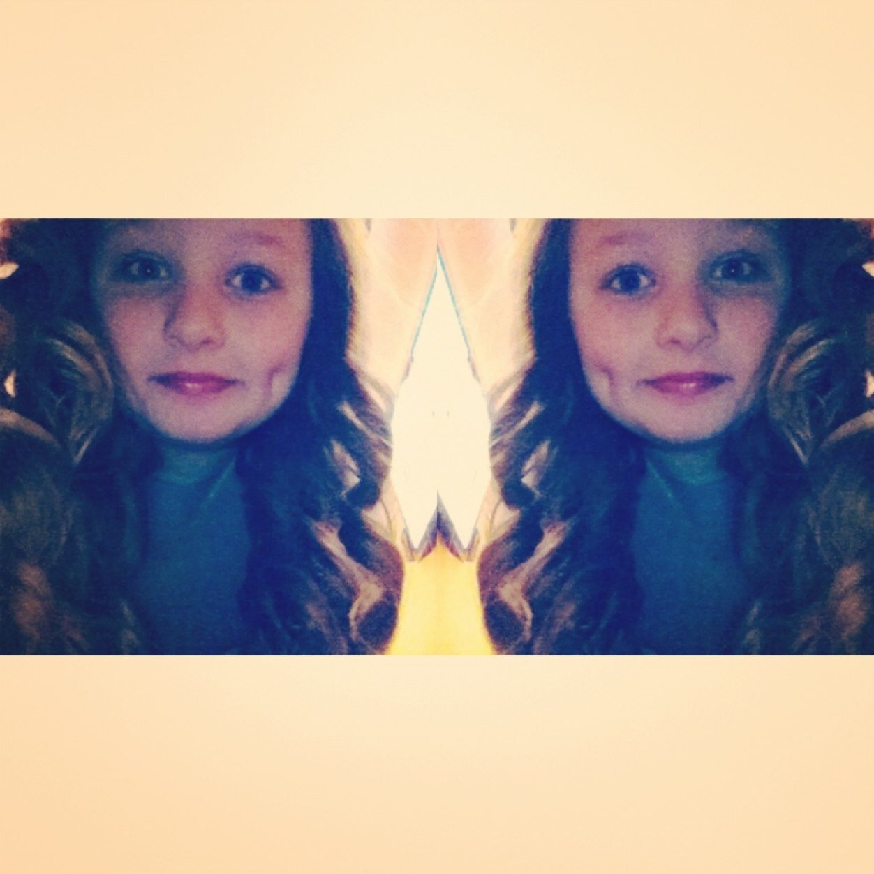 Keep on smiling babes(: 
I love you riah boooo! -Katelynn..