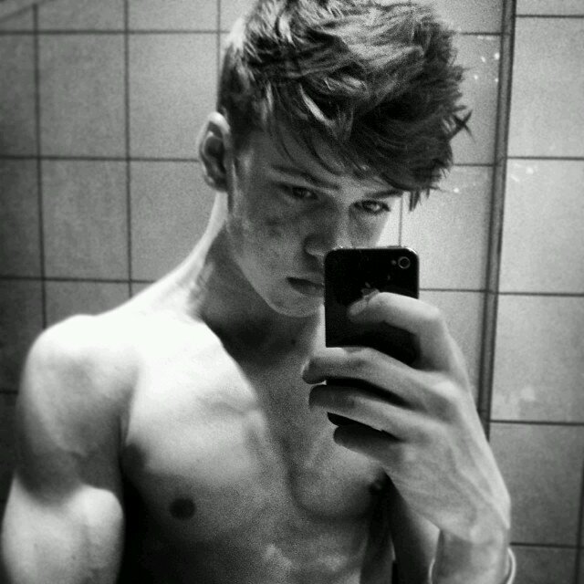 Kol. 17. Street Kid/Runaway/Stripper. [Descriptive RP] [FL•Gay•RP]