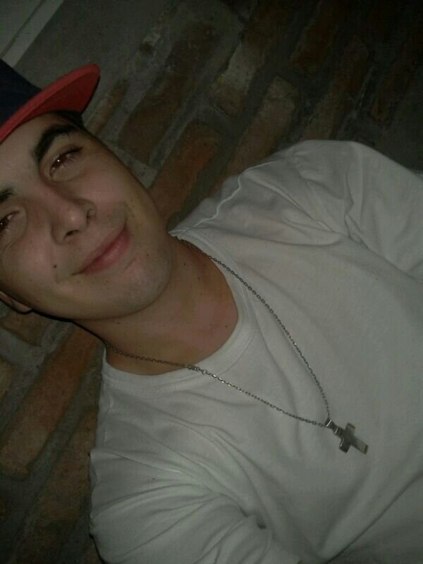 Quisiera ser el tipo de tu fantasias amanecer contigo abrazadito cada dia. ♫