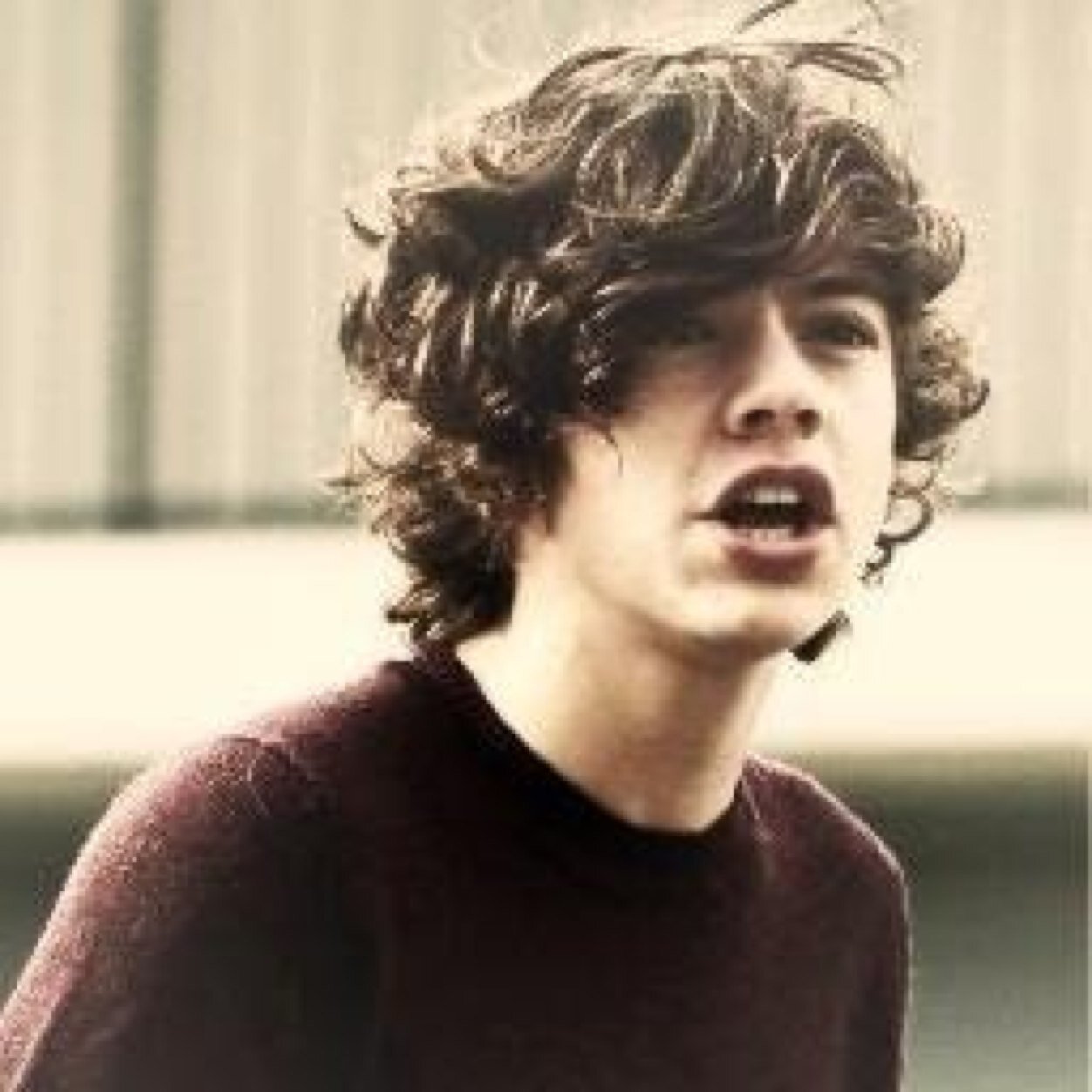 Hello there lovely, could you please follow @caginglarry? Thanks sweet cheeks x