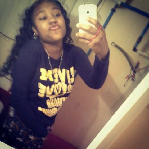Versace ' Versace #Hooper #18 #Tatted #Loyal #Pretty #LibraGang #YallHoesWasntWithKaeeeShootinqInTheGym