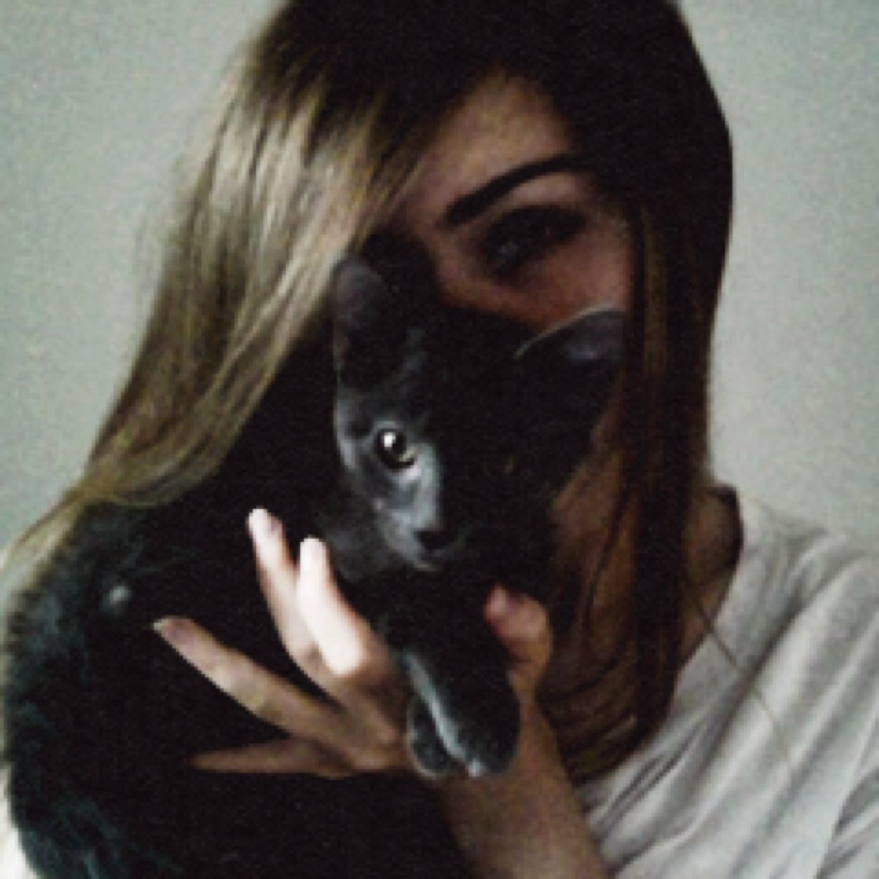 Cominciai a sentire lo stomaco che andava su e giù. Mi sentivo male, mi sentivo inutile, triste. Ero innamorata di lui.