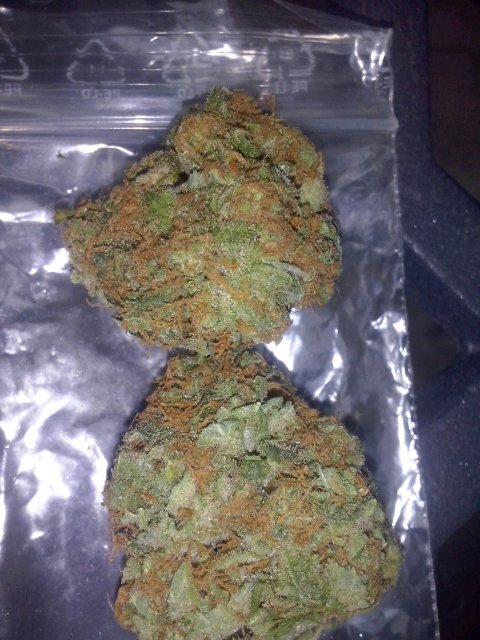No me acuerdo... solo se que tengo algo verde en la mano y hecha humo