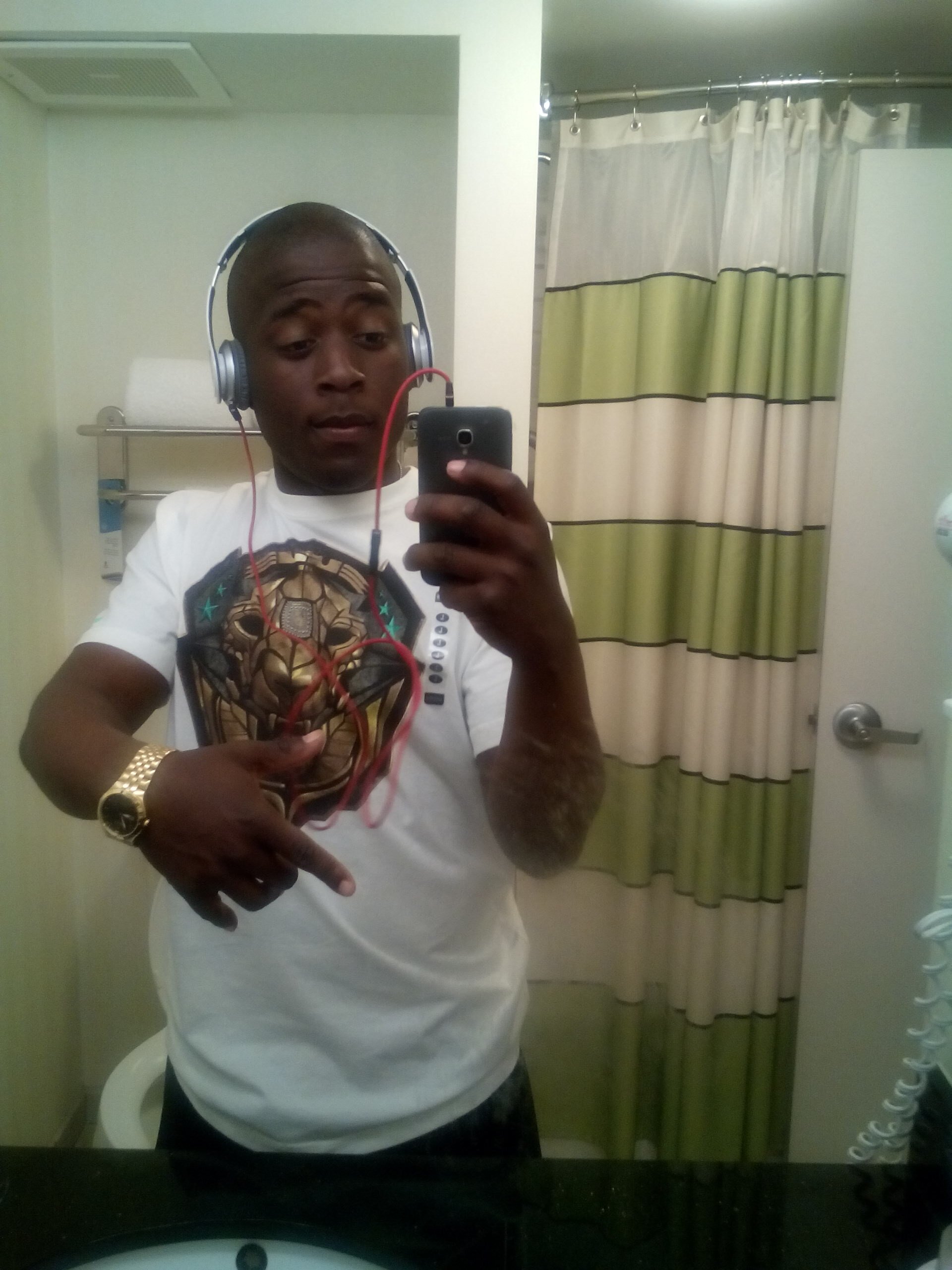 head_not_tail's profile picture. #UAB16 #MOE #TeamTakeYoHoe Lack of MONEY is the root of all Evil IG:TTYH_Jamar