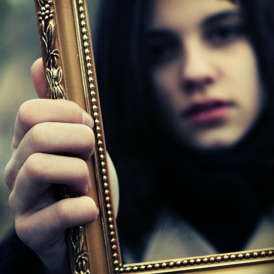 ‏طالبه في كلية التربيه الأساسيه .. مفضلتي تترجم مزاجي ، احترم ، تُحتَرم ' ‎#AEM‬‏ ♡