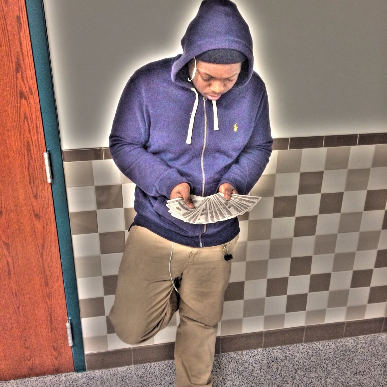 Young nigga trying touch a million Free Carrd bro #LilUglyy Here♥️