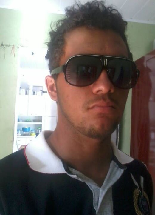 amo futebol,cinema,sair ,passear..etc...