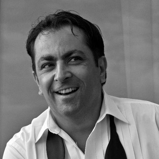 Vader, echtgenoot, Spaans-, Engels- en Nederlandstalige zanger, zanger/ gitarist, entertainer, songwriter, acteur en levensgenieter