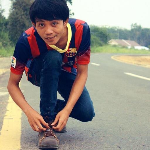 Loading_lambat's profile picture. Bahagiakanlah dia dengan cara yang berbeda. Maka kamu akan menjadi seseorang yang tidak mudah untuk dia lupakan.