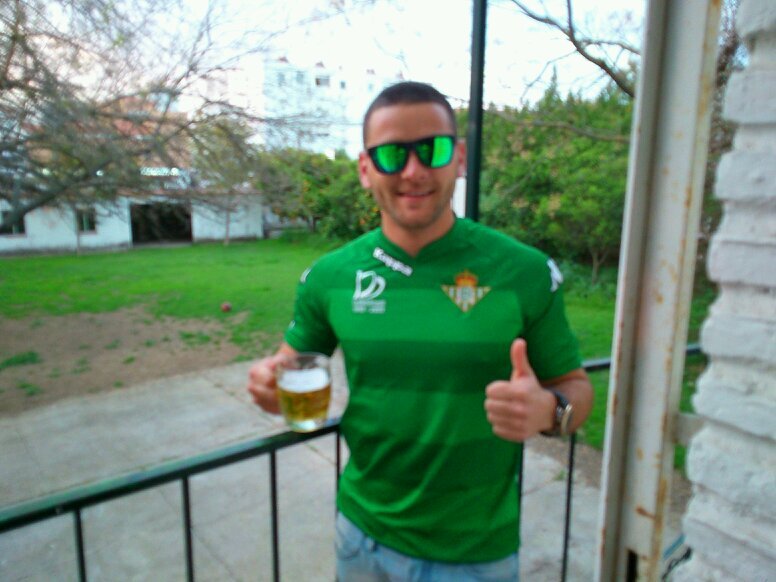 A vivir q la vida son dos diias y siempre rodeado de gente buena!!! =) Musho Betis!!