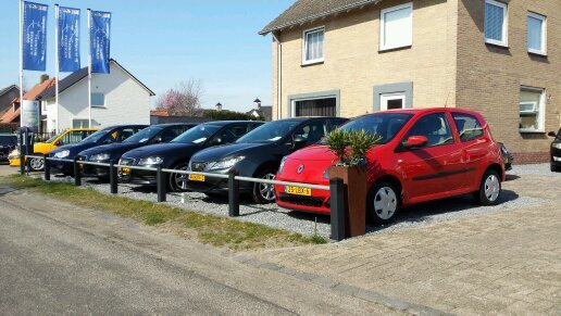 AUTOCORNER Dinther BV  is een familie bedrijf dat zich al meer dan 10 jaar bezighoudt met de in en verkoop van alle merken personen- en lichte bedrijfsauto's