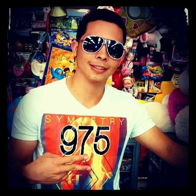 mauromontilla's profile picture. La felicidad es interior, no exterior; por lo tanto no depende de lo que tenemos sino de lo que somos.☺