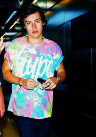 HiThereLukex's profile picture. hii please follow @niallsthecraic because she gave you a free follow and she will follow you back ily x