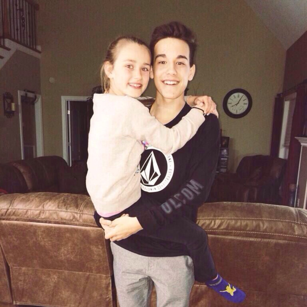since i gave you a free follow pls follow @mistymendes ((she usually follows back if you ask))