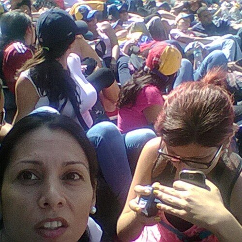 Amo a Venezuela. Libertad y Justicia mis principios. Ucevista, mamá y Venezolana resteada.♠