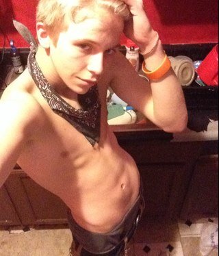 I love to fucking party hard and i like to skateboard and play the guitar. ^_^