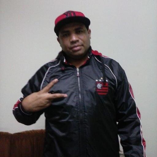Sou um cara feliz, tenho problemas igual a todos, mas nunca faço deles uma barreira na vida, cada barreira é um obstacúlo a ser vencido...
