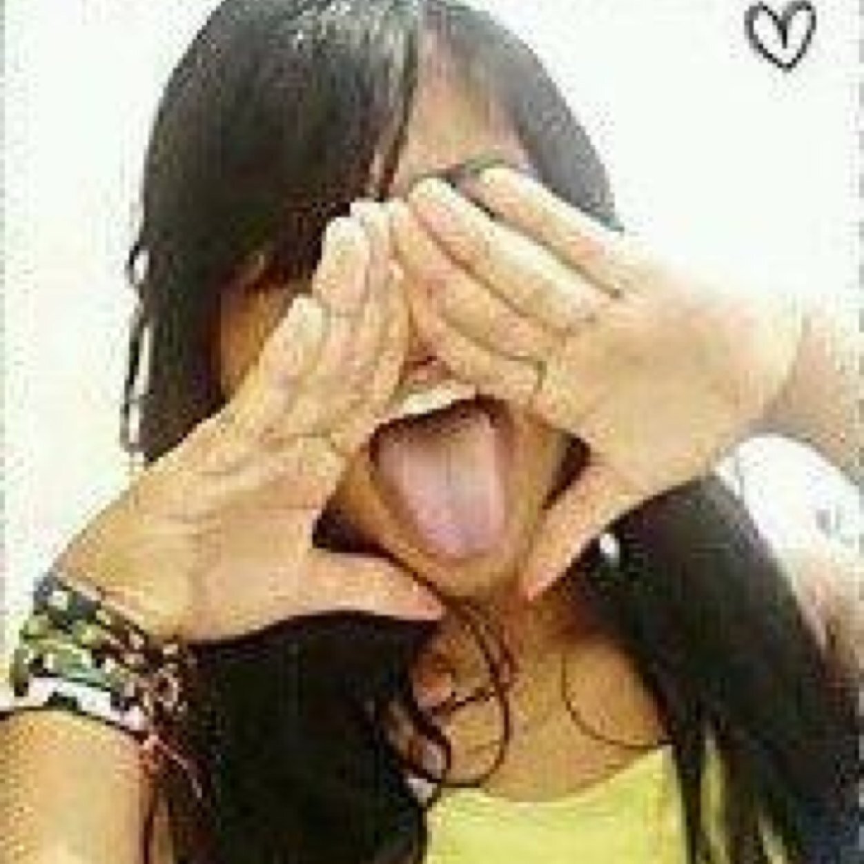 Trabalho na via light dando o cú, sou belieber e sou roqueira do mal 666 e bissexual #soulinda