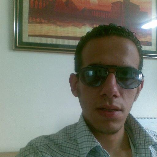 مؤمن إن من حق أي حد ياخد حريته، بس مش من حقه ياخد حريتي