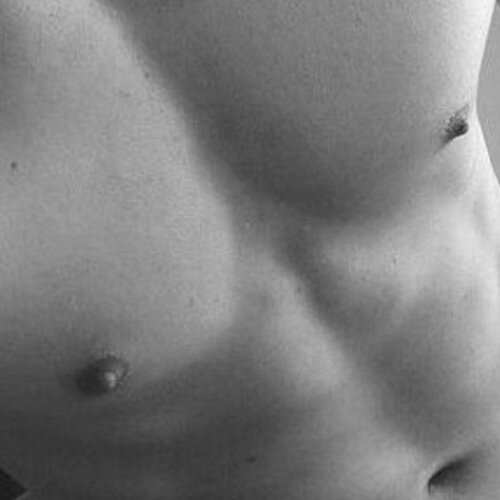 18+ only please. Smooth shaved horny girls turn me on. Lets have some fun.