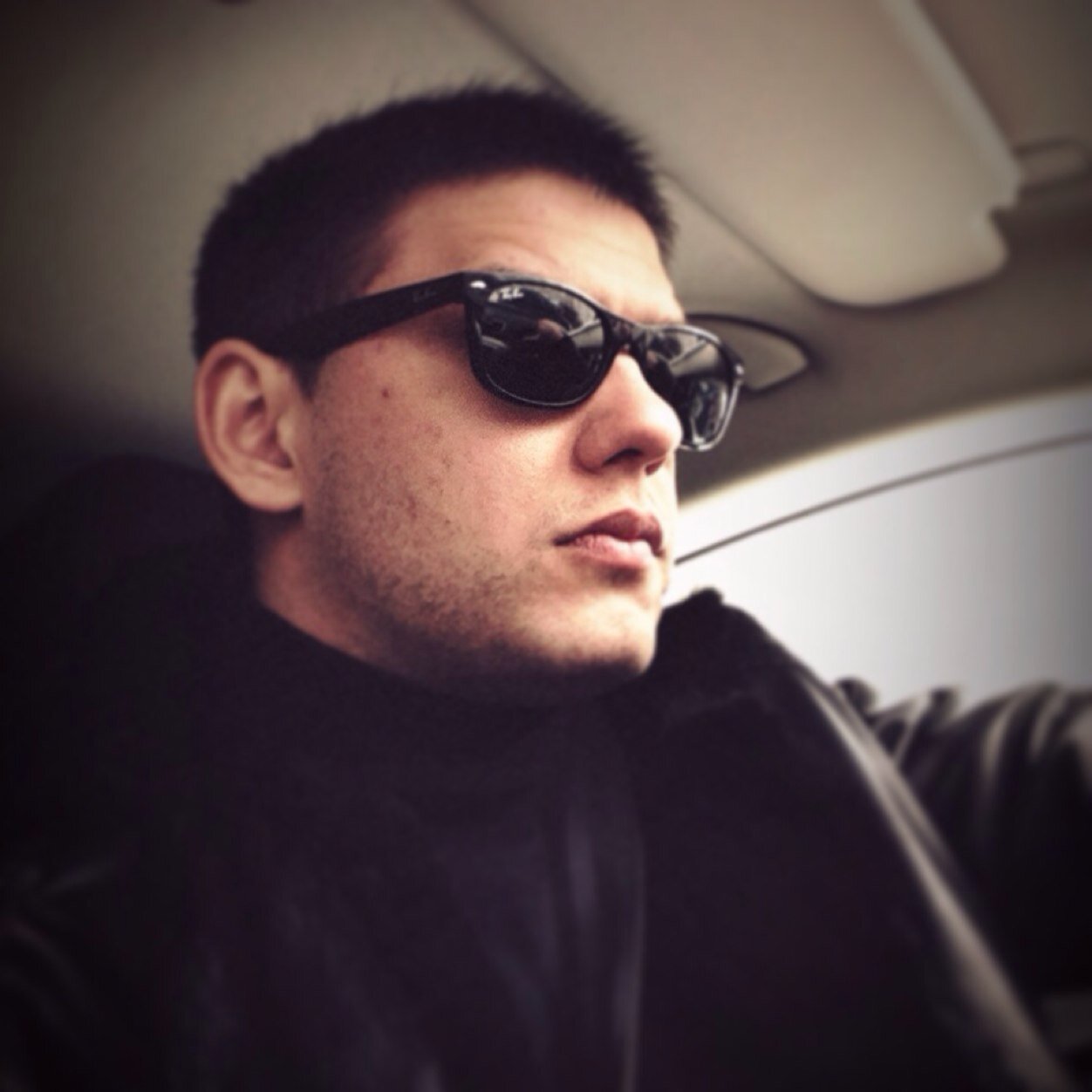 Инженер,здравомыслящий патриот.