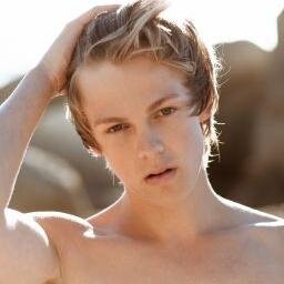 PrinceOfScep's profile picture. I'm Felix Ocean I'm next in line to the throw of Scep and when I'm king I'm hoping on ending this stupid war #Rp/Single