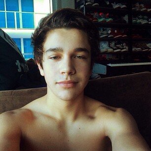 just a crazy teenage girl fan girling over austin mahone and emblem3     #TeamInspire @_teaminspiresa