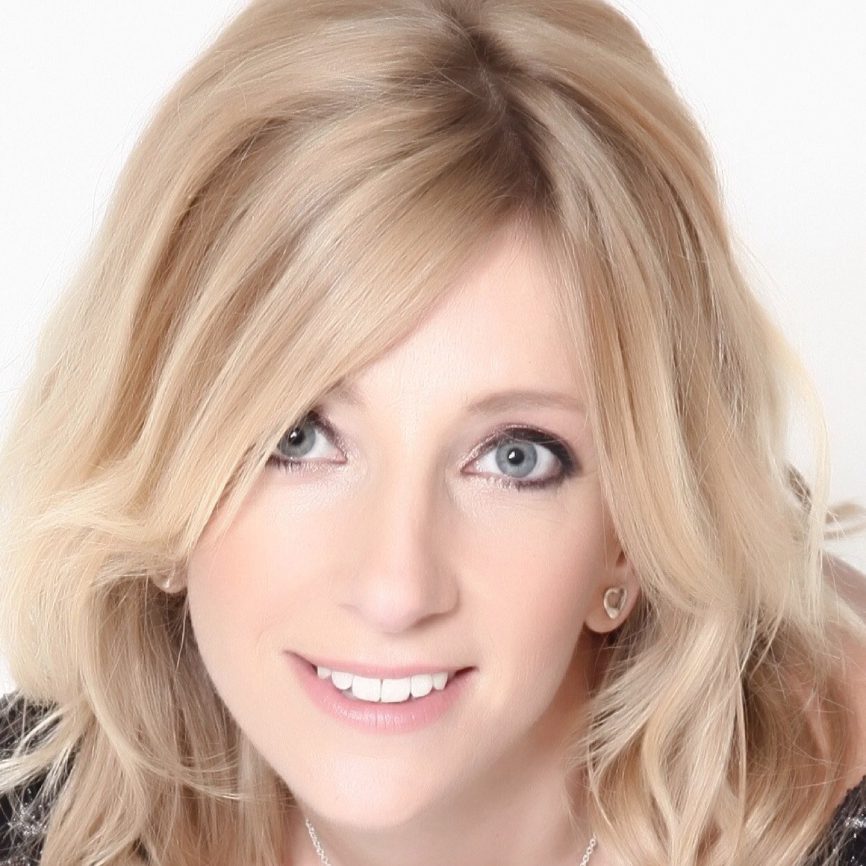 melaniejanerose's profile picture. 