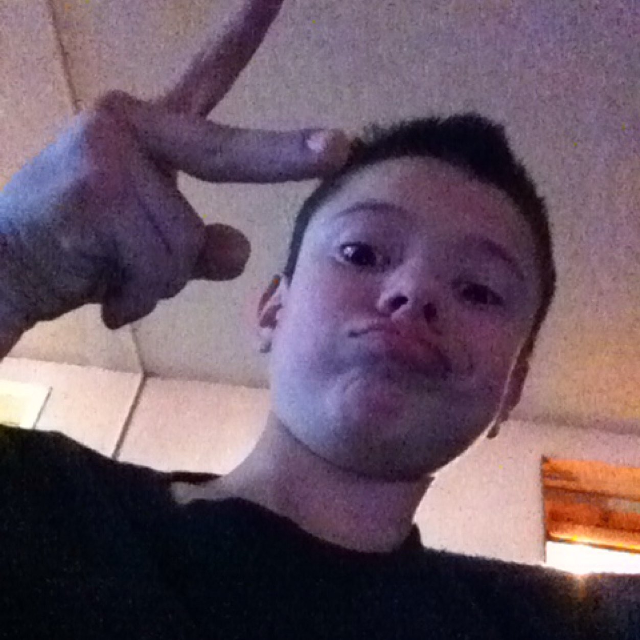 LouieNaenae3333's profile picture. Yo im on team follow back so plz follow ill follow you back. Also on instagram. Omg_it_louie