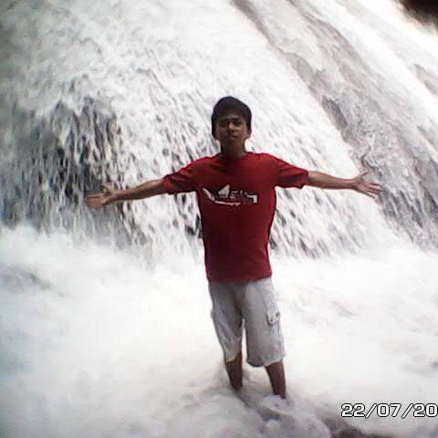 Lahir di BIMA, 10 JUNI 1991, hamba tuhan yang mencari Ridho-Nya.
 Forestry UNISMUH Makassar