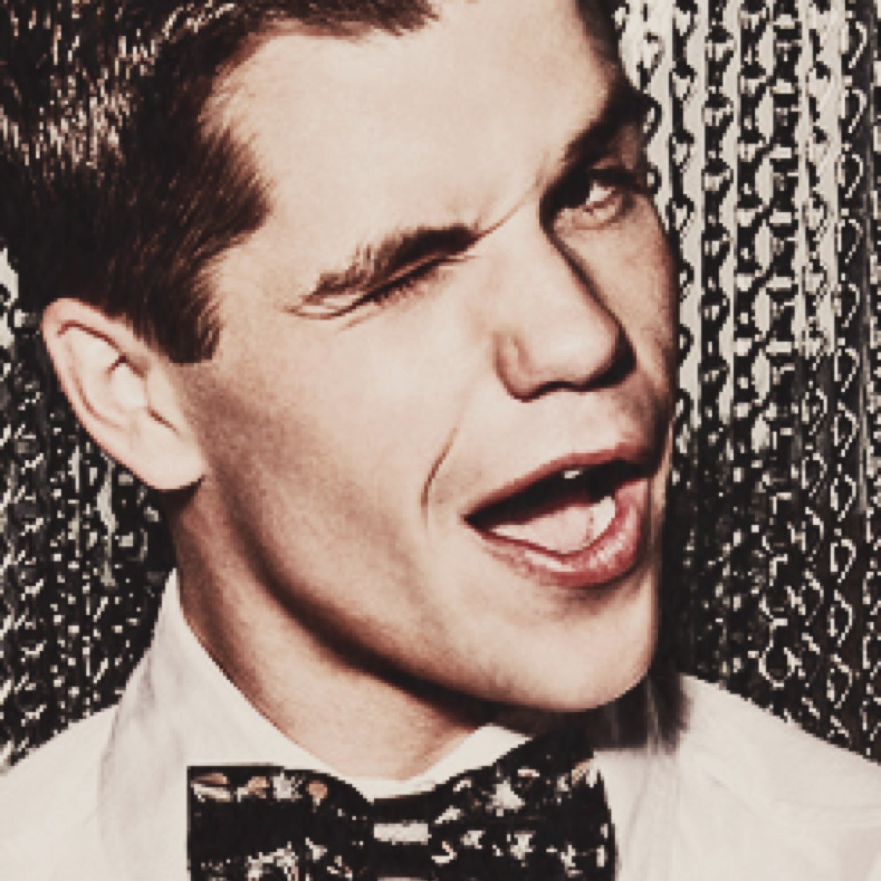 Just the little merman from under the sea, now I'm in Storybrooke with legs and a hunt for an adventure. #MaleAriel #RP