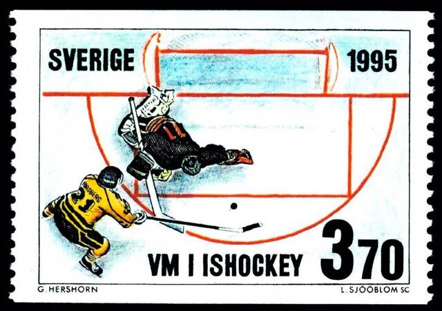 Fiskar, jagar, går/ser på hockey...alldeles för lite.. Två små bustroll hemma som ger livet mening. Förutom NHL och Modo givetvis...