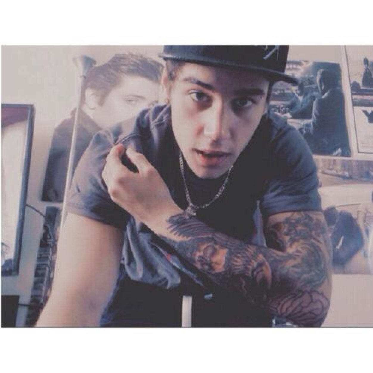 Hey beautiful. Go follow @carterr_mofo bc she just gave you a follow and you amazing ily
