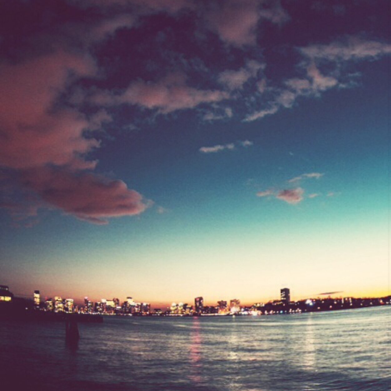 fakedreamsX's profile picture. 