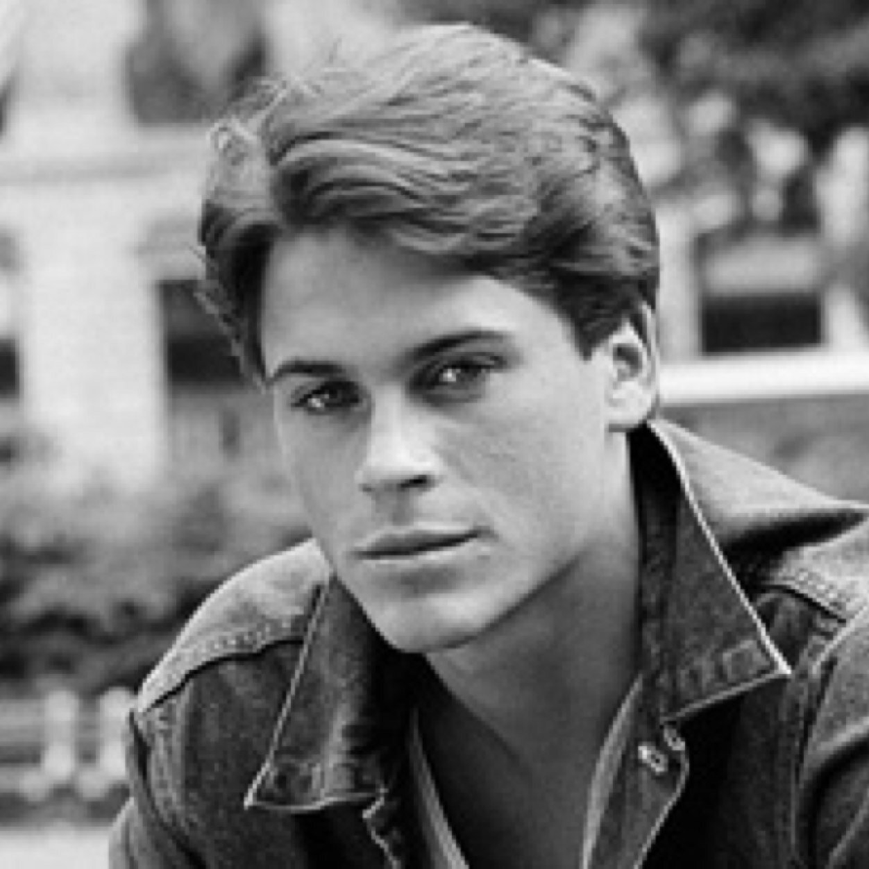 Hai its sodapop. i live with my brothers darry and ponyboy. i have a best friend @sodapopcurtis21 & my lovely wife @sandy_greaser. and my child @sophieoutsider