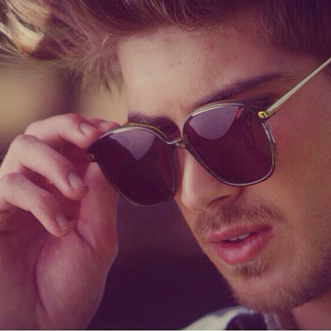 THIS IS A FREE FOLLOW GO FOLLOW MY REAL ACCOUNT @_JoeyMGraceffa_