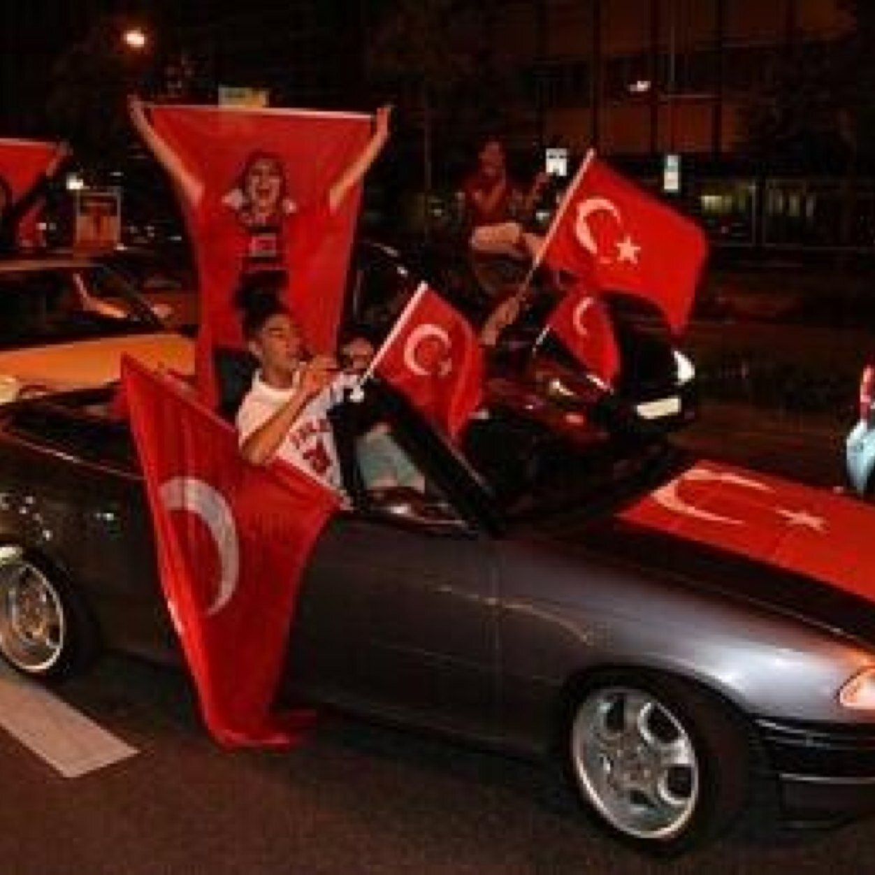 We tweeten  echt herkenbare dingen over turken   Begonen op 30-11-13